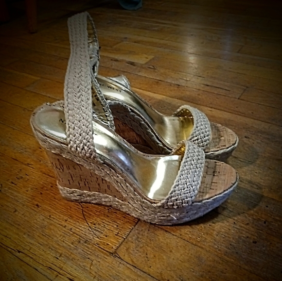 NINE WEST LADIES WEDGES - Picture 2 of 4